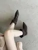 Botas de Cano Curto Estilo Novo Outono/Inverno 2026 Bico Fino Salto Grosso Salto Alto Emagrecedor Moda Francesa Sexy Deslumbrante Celebridade da Internet