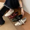 Sapatos rasos estilo coreano com tira elástica cruzada e fivela de metal, sapatos clássicos retrô universitários estilo balé com bico redondo