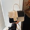 Bolso pequeño cuadrado portátil con costuras de color en contraste y diseño de nicho 2025, bolso bandolera de moda con nueva textura.