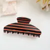 Pinza para el pelo de estilo coreano, minimalista, a rayas de colores, para niñas, accesorio refrescante de nicho para mujeres, accesorios coloridos para el pelo al por mayor
