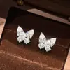 Pendientes de Mariposa de Zirconia Súper Brillantes de Lujo Ligero Estilo Coreano para Mujer, Pendientes Versátiles de Diamante Completo Estilo Hada de Gama Alta de Nicho Tendencia