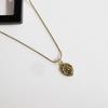 Colar com pingente de sereia em relevo dupla face feminino nicho Design avançado banhado a ouro nova corrente de clavícula que não desbota