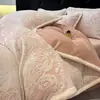 Juego de Cama de Cuatro Piezas de Terciopelo Tallado de Gama Alta Lujo Ligero Sentido de Gama Alta Ropa de Cama de Terciopelo de Leche Superficie de Coral Grueso Sábana Funda de Edredón