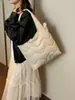 Bolsa de Invierno Coreana de Nicho Bolso Tote de Gran Capacidad Bolso de Hombro de Algodón a la Moda Bolso Cubo Casual Simple para Debajo del Brazo