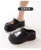 Nuevos zuecos de verano para mujer con plataforma gruesa, sandalias de plataforma que aumentan la altura y estilizan, con punta cerrada, lindos dijes para zapatos DIY, adecuados para usar al aire libre
