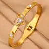 Pulseira Coração de Zircônia Deslumbrante de Luxo Leve Transfronteiriça para Mulheres, Pulseira de Amizade Versátil da Moda Europeia e Americana