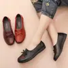 Zapatos de madre de cuero suave, suela suave, planos, resistentes al desgaste, impermeables, con lazo, zapatos de trabajo, grupo de compra de microempresa, venta al por mayor de una generación