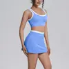 Conjunto esportivo transfronteiriço novo e sexy com blocos de cor e design estiloso nas costas, saia de tênis respirável de cintura alta e conjunto de yoga justo para mulheres