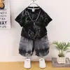 Roupa de Verão para Meninos 2026 Novo Estilo Roupas Casuais de Manga Curta para Crianças Conjunto de Verão Elegante de Duas Peças para Crianças Pequenas
