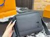 Suministro directo de bolsos transfronterizos M LV para hombre y mujer, incluyendo bandoleras, bolsos de cadena, bolsos tipo caja y un bolso tipo almohada guerrero negro tres en uno