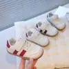 Nuevas Zapatillas Deportivas Bajas para Niños Primavera y Otoño 2026, Zapatos de Entrenamiento Alemanes, Suela Suave Antideslizante Zapatos Blancos, Zapatos para Niños, Zapatos Individuales para Niñas