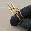 Pulsera de Uñas V Gold Edición Alta Clásica LOVE para Mujer, Extremos Engastados con Diamantes, Oro Rosa de 18k, Estilos Ancho y Estrecho, Joyería de Pulsera Versátil