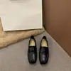 Primer Encuentro: Mocasines estilo británico con detalles de hebilla, nueva colección otoño 2026, zapatos slip-on de punta cuadrada