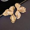 Agulha de prata plissada brincos de flor irregular europeu e americano indústria pesada brincos de metal personalizado estilo frio brincos de moda atacado