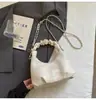 Bolsa Tote Pequena Casual Simples com Laço de Pérolas Cor Sólida 2026 Nova com Corrente e Pregas para Escritório Feminina