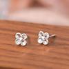 Pendientes de plata de pie S999 trébol de cuatro hojas, temperamento de lujo ligero, pendientes de plata de ley, hebilla de tornillo Joker de moda, agujero de oreja, venta al por mayor