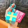 Chaveiro Criativo Caixa Surpresa 3D de Desenho Animado Pingente Divertido Caixa de Presente Pop-Up para Alívio do Estresse Pequeno Presente Atacado