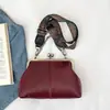 Nova bolsa feminina de comércio exterior, bolsa tipo concha com fecho de clipe, bolsa de mão retrô europeia e americana outono/inverno 2026, bolsa de ombro, bolsa de corrente em PU