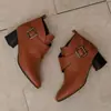 Botas de Couro de Cano Baixo com Tiras Cruzadas e Bico Redondo para Outono e Inverno Sola Macia de Borracha Salto Alto Leve Cor Sólida Botas Martin Femininas de Calçar Versáteis Tamanho Grande