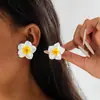Pendientes de Flor de Resina de Margarita Fresca de Moda Transfronteriza Europea y Americana Pendientes de Pétalos Dulces Coloridos de Verano