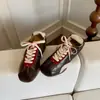 Mismo Estilo que Uva Mamá~Aumento de Altura Interna de 6 cm~Otoño 2026 Nuevos Zapatos de Entrenamiento Alemanes de Cuero con Punta Redonda, Patchwork Elástico Fruncido