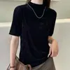 Suéter de punto corto de manga corta con textura y cuello semi-alto, moda delgada ajustada, principios de primavera 2026