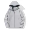 Colección de otoño e invierno: chaquetas minimalistas y ligeras para exteriores, ropa de trabajo con opciones de logotipo personalizadas y ropa deportiva para exteriores para uniformes corporativos