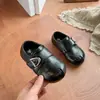 Zapatos de Cuero con Hebilla y Punta Dividida Estilo Francés para Niñas 2026 Otoño Nuevos Zapatos de Cuero Negro Planos de Moda Zapatos de Vestir