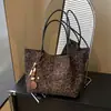 Bolsa Tote de Ombro Transfronteiriça com Estampa de Leopardo para Mulheres 2026 Outono Nova Bolsa de Ombro/Axila Vintage de Nicho de Alta Qualidade