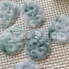 Colgante de Jade A de Myanmar al por mayor para Hombres y Mujeres Marca Dragón Guan Gong Guanyin Buda Colgante de Jade Verde Fuente en Vivo