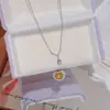 Collar Cuadrado Geométrico Lujo Ligero Nicho Sentido de Alta Gama Cadena para Clavícula Temperamento Fresco y Refinado Collar Versátil para el Día a Día