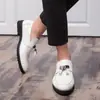 Zapatos de Cuero para Hombre de Estilo Coreano Trendy Casual Brillantes sin Cordones, con Aumento Oculto de Altura de 6 cm/8 cm, Zapatos para Hombre con Tachuelas para Discoteca