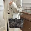 Moda Leopardo Estampa Bolsa de Ombro Feminino 2024 Nova All-match Simples Bolsa de Ombro Bolsa de Axila Grande Capacidade Deslocamento