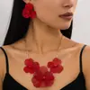 Conjunto de joias feminino de três peças, tamanho grande, design de pétala escovada, colar com pingente e brincos, elegante e versátil para o dia a dia
