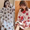 Nova camisola de manga comprida até o joelho para primavera, outono e inverno, estilo coreano, tamanho grande, corte solto, pode ser usada fora de casa, roupa de casa feminina