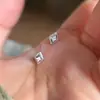 Pendientes de botón de estrella de cuatro puntas mini más vendidos de Xiaohongshu para mujer, diseño nicho simple, sentido del diseño, estrella, circón, pendiente para el día a día, moderno