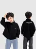 Camisa Preta de Algodão Puro com Manga Longa 2026 para Meninos, Camisa de Primavera e Outono para Crianças Maiores, Estampa de Letras, Versátil, Amiga da Pele, Macia