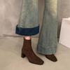 Botins de Cano Curto Estilo Coreano de Salto Alto Botas de Camurça Sapatos Femininos 2025 Novo Outono e Inverno Forrado com Lã Bico Quadrado Botins Curtos Slim