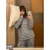 Pijama Térmico de Rayas para Mujer para Ocio y Relajación en Casa, Nuevo Conjunto Suave de Ropa de Casa de Primavera que se Puede Usar Afuera