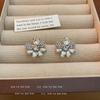 Aretes de Flor con Incrustaciones de Diamantes de Diseño Nicho para Mujer 2024 Nuevo Estilo Lujo Ligero Elegantes Versátiles Aretes de Pin de Plata Aretes para Ir al Trabajo