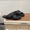 Chinelos de Dedo Abertos com Tiras Cruzadas Tecidas para Mulheres, Sandálias Planas Confortáveis e da Moda para Férias na Praia de 2026