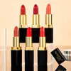 Suministro caliente ese excelente labial ligero hidratante que hidrata fácil de colorear no fácil de pegar en la taza labial estilo estudio con el mismo estilo