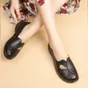 Nuevo Modelo Otoño 2025 Zapatos de Madre Cuero Suave Para Mediana Edad y Mayores Planos Cómodos Versátiles Zapatos de Vestir Suela Suave Antideslizante Zapatos de Cuero para Personas Mayores