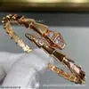 Pulseira em formato de cobra para mulheres V banhada a ouro ouro rosa 18K osso de cobra totalmente cravejado com diamantes pulseira aberta cabeça de cobra multi-círculo cravejada com diamantes pulseira feminina