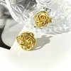Diseño de Nicho Minimalista Francés Dorado Liso Estilo Fresco Redondos Lisos Flor de Rosa Retorcida Tridimensional Aretes de Tachuela