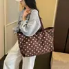 Bolsa de verão de grande capacidade para mulheres, com textura semelhante a camurça e estampa de bolinhas, adequada para a escola, versátil para estudantes e uma bolsa tote prática para o dia a dia.