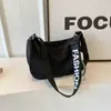 Bolsa Versátil de Lona de Nylon de Grande Capacidade Moda Casual Feminina Design de Nicho Bolsa de Ombro Simples Bolsa de Ombro Transversal