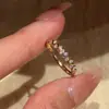 Anel Popular da Xiaohongshu com Cravação de Diamantes, Pequeno e Delicado, Design Versátil, Formato de Diamante, Sensação de Alto Padrão, Anel de Nicho, Disponível para Dropshipping