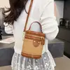 Bolso de Mano de Diseño de Nicho Nuevo Transfronterizo, Bolso Cubo con un Aspecto Elegante y de Alta Gama, Bolso de Hombro y Bolso Cruzado de Moda Tendencia para Mujeres