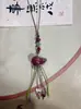 Amuletos para Bolsos de Cerámica Tejidos a Mano con Forma de Fresas, Ballenas, Hongos y Calabazas. Suministro al por mayor para bolsas de vendedores ambulantes